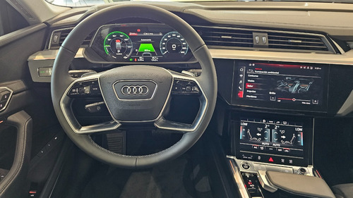 Imagen 12 de 25 de Audi Q8 Sportback E-tron