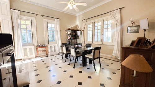 Venta Casa 7 Ambientes Estilo Alemán Pileta Martínez