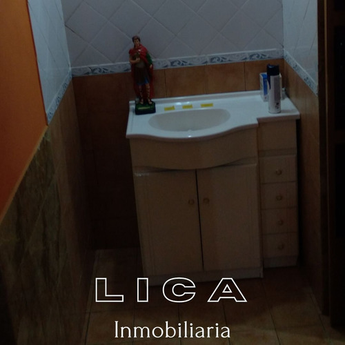 Imagen 17 de 18 de Casa Con Amplio Salón Ubicada En Calle J. Márquez 345 De La Ciudad De San Lorenzo