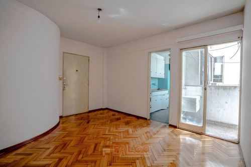 Departamento De Dos Ambientes Cerca Del Parque Rivadavia