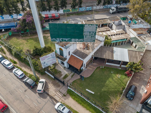 Casa Apta Comercial Sobre Colectora Con Carteles De Publicidad