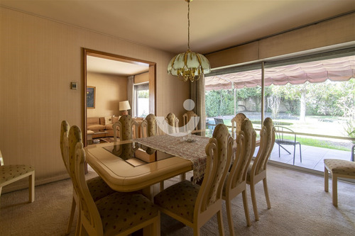 Casa En Arriendo De 6 Dorm. En Las Condes