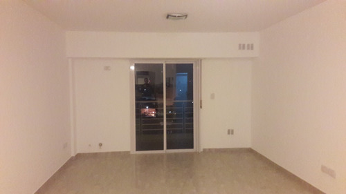 Dueño Directo Vende 2 Amplios Departamentos Con Vista Panorámica Y Cochera Cubierta. Apto Crédito. Excelente Ubicación En Moron A Pocas Cuadras Del Centro Comercial. Sin Comisión Inmobiliaria