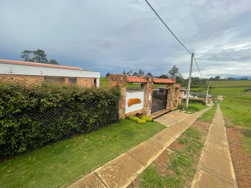 Casa Campestre Moderna Y Con Vista A Un Lago