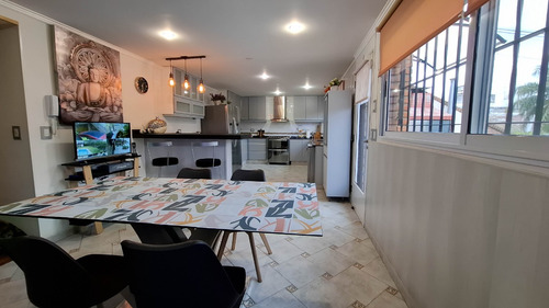 Excelente Casa De 5 Ambientes - Cochera/pileta/parrilla