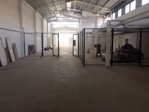 Arriendo De Bodega 700m2 Con Excelente Conexión En Santiago