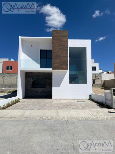 Casa En  Pachuca Hidalgo, Fraccionamiento, Frente A La Universidad Del Fútbol