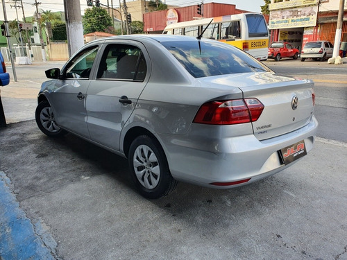 Imagem 4 de 7 de Volkswagen Voyage 2016 1.6 Msi Trendline Total Flex 4p