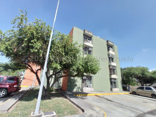 Apartamento En Venta Urb Cerrada Con Pozo Nela 24-11397