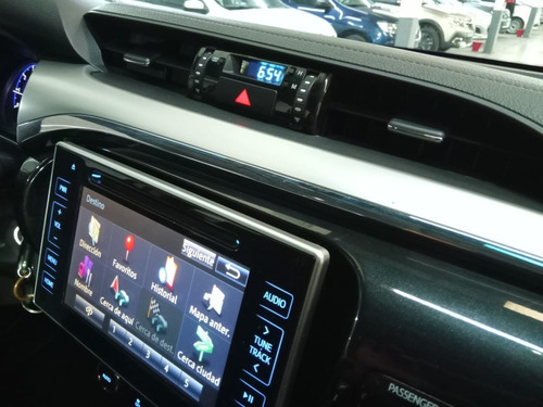 Imagen 12 de 25 de Toyota Hilux Srv 4x2 Aut