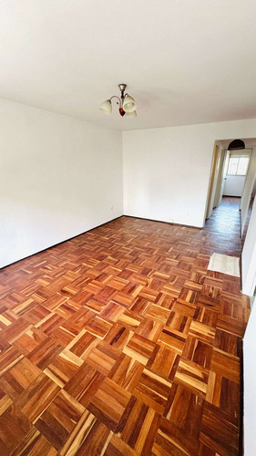 Apartamento En Venta, 2 Dormitorios, Centro.