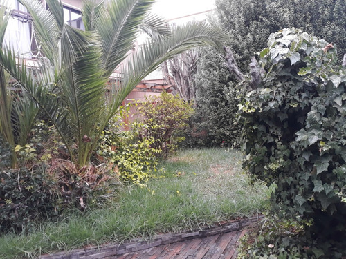 Casa De Excelente Construcción Y Ubicación, Amplia Y Soleada