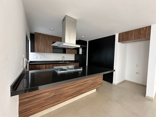 Casa En Venta En Privada Andaluz En San Luis Potosi