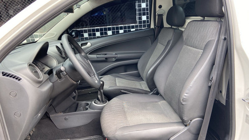 Volkswagen Saveiro 1.6 Cab. Simples Total Flex 2p