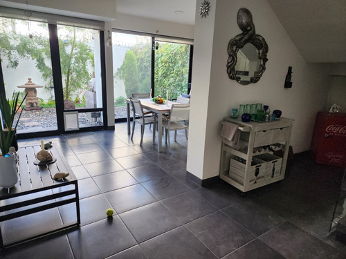 Casa En Venta Con Espacios Amplios (trato Directo)