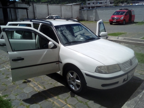 Se Vende Automóvil Volkswagen Parati Año 2002. 1.800 Cc.