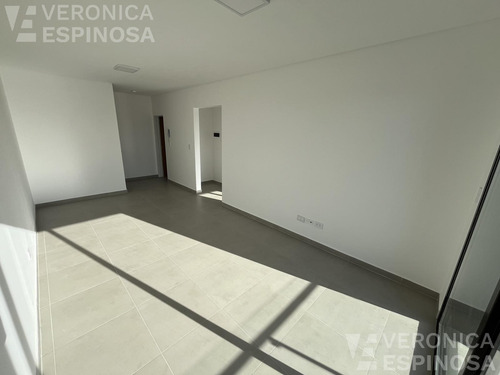 Departamento De Dos Ambientes Con Cochera, En Venta- Ituzaingó Sur
