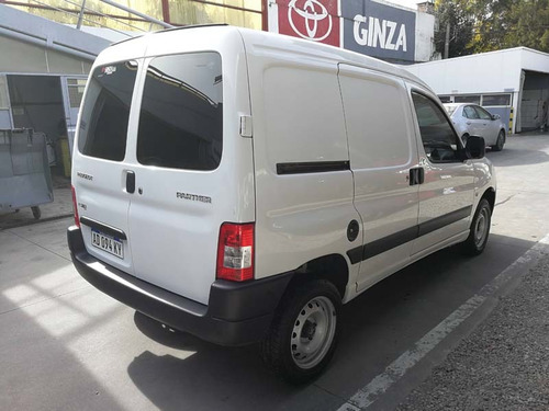 Ginza. Peugeot Partner Confort 1.6 2018