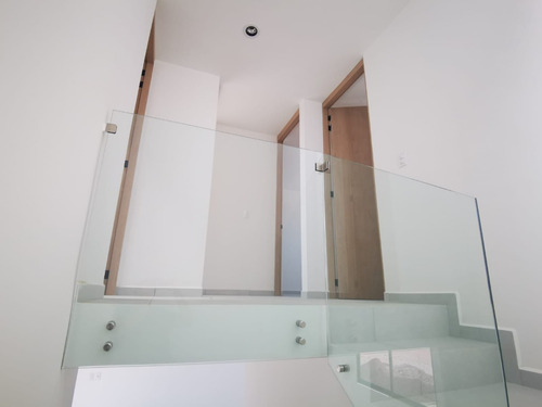 Renta De Casa Residencial En Privada Con Casa Club Ciudad Maderas