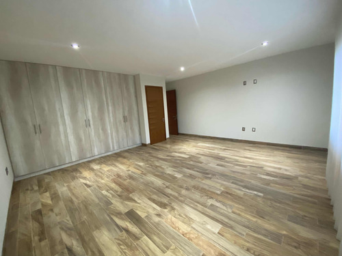 Increíble Residencia De Autor En Vista Real
