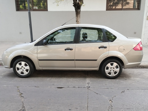 Imagen 2 de 13 de Ford Fiesta Max Ambiente Mp3