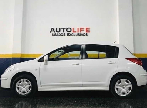 Imagen 2 de 9 de Nissan Tiida 2013 1.8 Visia 5 P