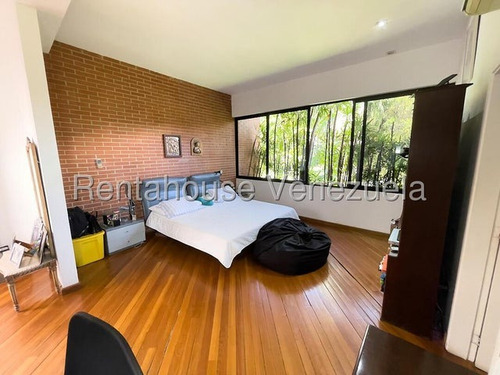 Espectacular Casa, Amplia Y Con Premio De Arquitectura En Santa Paula #25-10888 Ricardo Romero