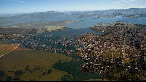 Vende-se Belíssimo Terreno De Marina Às Margens Do Lago De Furnasmg, Com Extensão De 3,8 Alqueires.