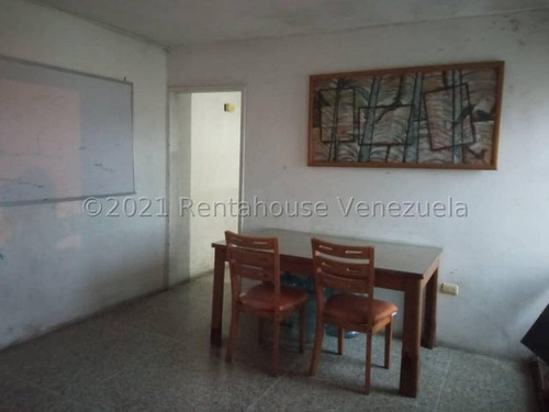 Maribel Morillo & Naudy Escalona Vende Apartamento Al Centro De Barquisimeto Lara De 4 Habitaciones Y 3 Baños