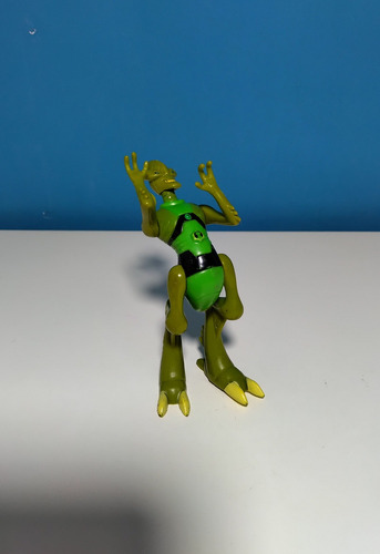 Muñeco Crashhopper Articulado (ben 10 Alien Omniverse) (Usado)