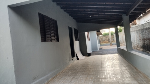 A Casa Tem 2 Quarto , 1 Banheiro
