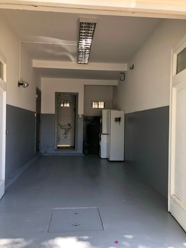 Casa, Parque Batlle, 3 Dormitorios, 2 Baños, Fondo Y Garaje.