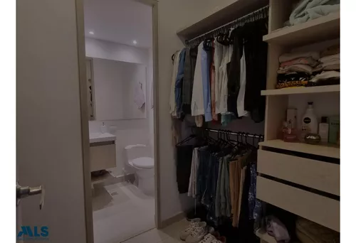 Apartamento En Excelente Ubicación En Envigado(mls#251443)