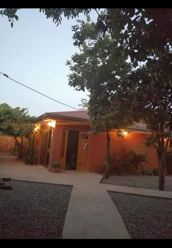Exclusiva Residencia De 350 M² Con Piscina Y Quincho.