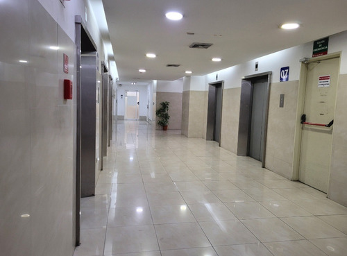 En Alquiler Excelente Oficina En Centro Plaza De 57 M2. Lm25-18438