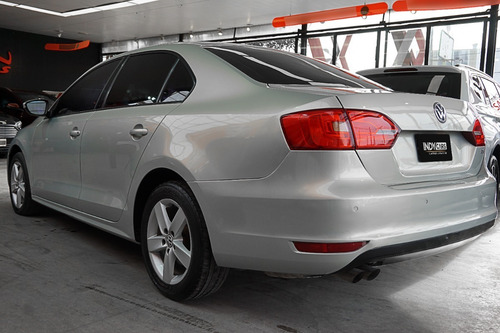 Imagen 8 de 16 de Volkswagen Vento 2.5 2011