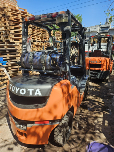 Autoelevador 2500 Kg