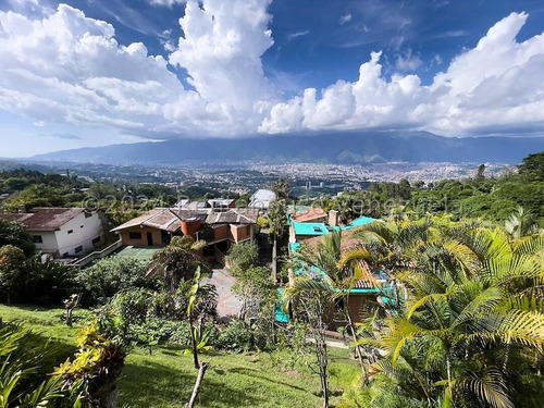 Alto Hatillo !! Hermosa Casa Con Vista Al Ávila, Impecable Cuidado Y Mantenimiento, 1.647 M2 Terreno, 408 M2 Constr., 4 Hab, 7 Baños, 6 Pe, Amplio Y Bello Anexo, Calle Cerrada Con Vigilancia Y Pozo