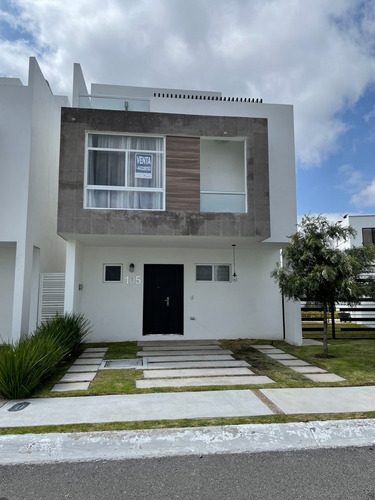 Imagen 2 de 18 de Casa En Venta Con Roof Garden En La Zona De Paseo San Junipero, Queretaro