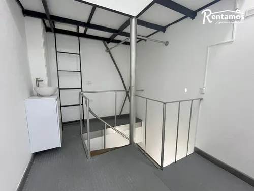 Local En Arriendo En Loma Del Escobero. Cod A9974