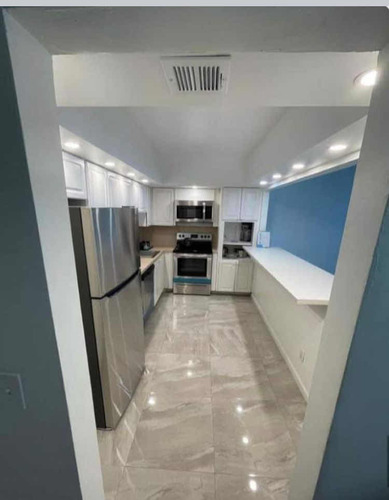 Alquiler Miami Sunny Isles Ocean Reserve Frente Al Mar ,el Precio Incluye Cochera Cerrada Y Equipamiento Para Playa