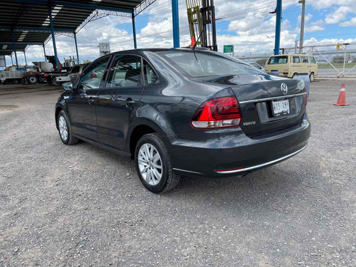 Imagen 4 de 8 de Volkswagen Vento 2017 1.6 Confortline Mt