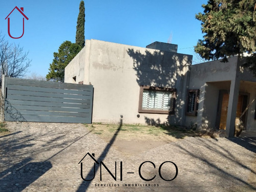 Imagen 3 de 16 de Venta Casa Con Jardín Y Pileta, Cinco (5) Ambientes, Barrio La Carolina, Ciudad De Córdoba.