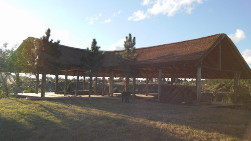 Imagen 1 de 5 de Quinchos Del Este..quinchos,enmaderados,deck,construcción