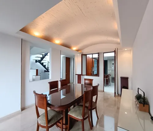 Se Alquila Hermoso Apartamento Duplex En Menga, Quinto Piso Con Ascensor