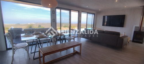 Casa Moderna. Rocas Del Mar Los Molles 3d 2b 5804 M2