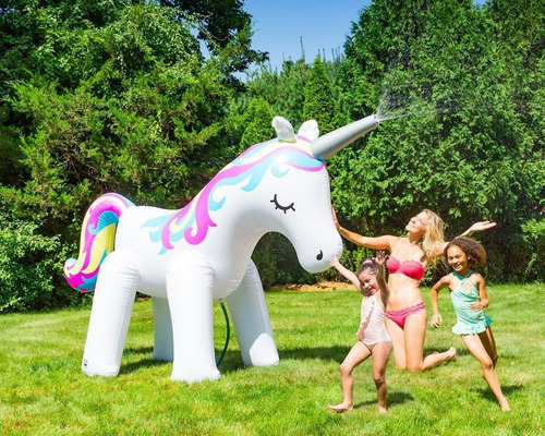 Imagen 2 de 3 de Unicronio Gigante Inflable Con Aspersor De Agua En El Cuerno