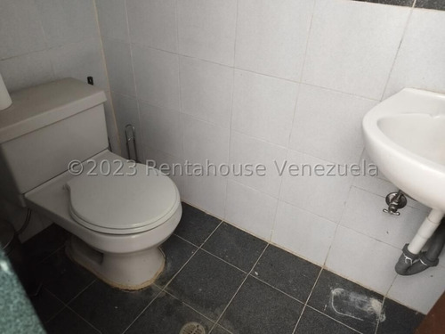 Imagen 16 de 30 de Casa En Alquiler Colinas De Los Chaguaramos 23-18517 Katy