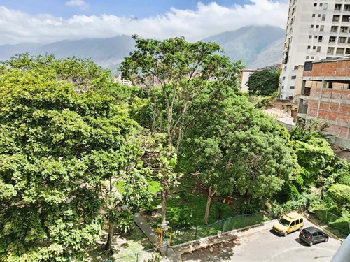 Venta Excelente Apartamento En Lomas Del Ávila, Cuenta Con 95.53m2