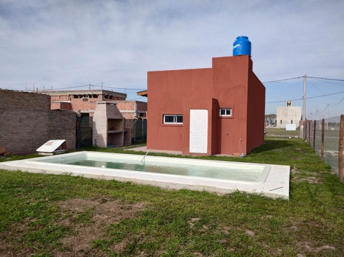 Imagen 1 de 12 de Ibarlucea: Venta Casa A Estrenar Con Piscina